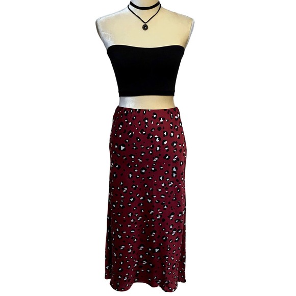 White Closet Dresses & Skirts - White Closet Burgundy Leopard Print Maxi Skirt Women M